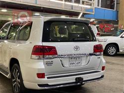 تۆیۆتا لاند کروزەر